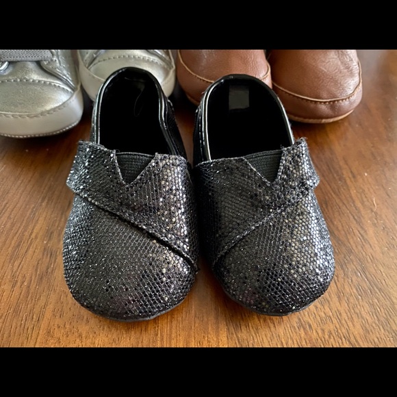 3 for 1!!  Nearly new crib shows. Carters, Stepping stories, shoes.  Like new! - Picture 4 of 4